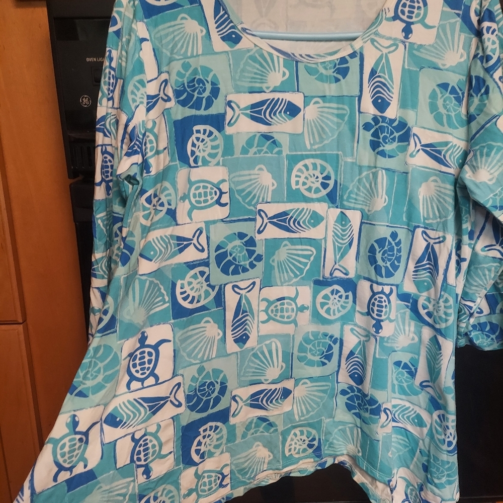 Lulu B Aloha Seashore Printed Angled Hi Low Hem Casual Top Easy Care Washwear - Picture 3 of 5